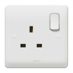 Switched Socket 13A Single Synergy Legrand