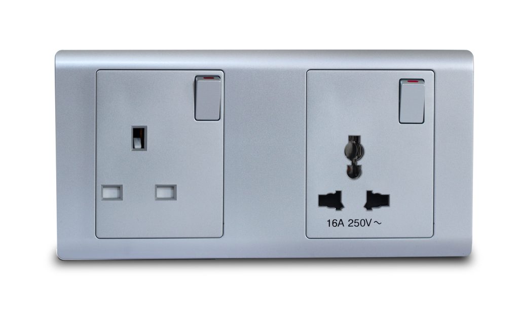 Combination Switched Socket UK 13A And Switched Socket Universal 16A R ...
